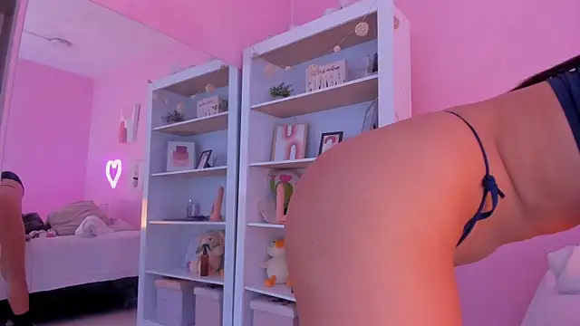 Sophiietaylor online show from March 20, 11:34 pm