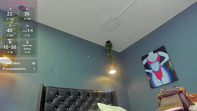 Sophiietaylor online show from October 3, 11:35 pm