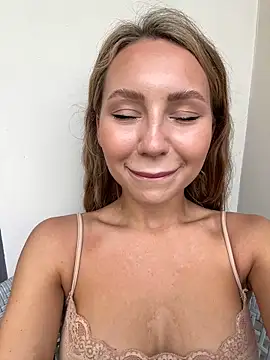 LilyRaisa online show from February 3, 2:03 am