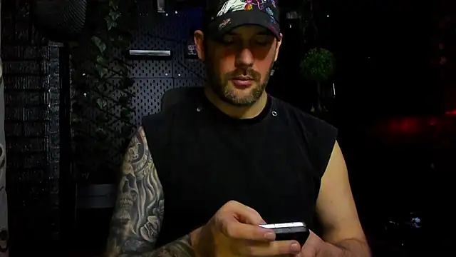 Snapshot of LexXHardy chatting on April 19, 6:10 pm LexXHardy online show from April 19, 6:10 pm