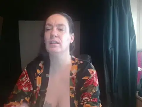 Snapshot of SimoneMoore chatting on February 17, 5:32 pm SimoneMoore online show from February 17, 5:32 pm