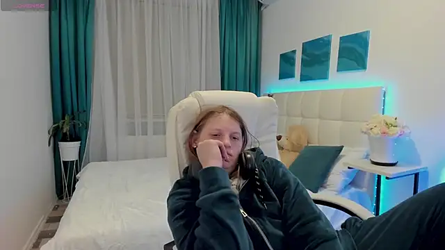 Kathlyn  Heath online show from February 14, 7:23 pm