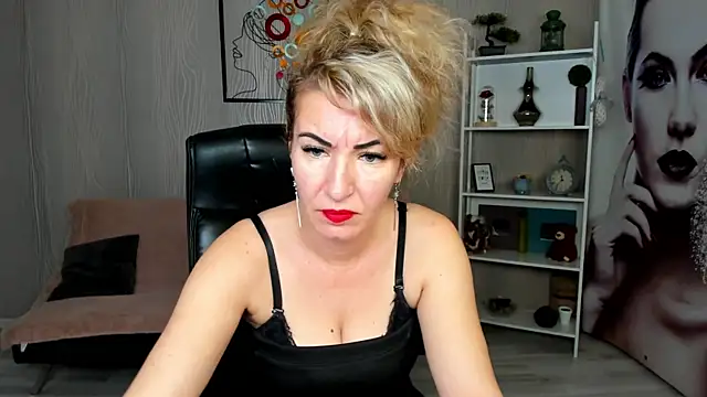 Snapshot of Cassandra_Hotty chatting on January 10, 9:55 am Cassandra Hotty online show from January 10, 9:55 am