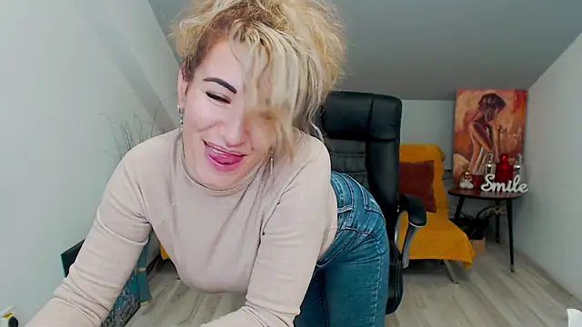 Snapshot of Cassandra_Hotty chatting on January 10, 3:58 pm Cassandra Hotty online show from January 10, 3:58 pm