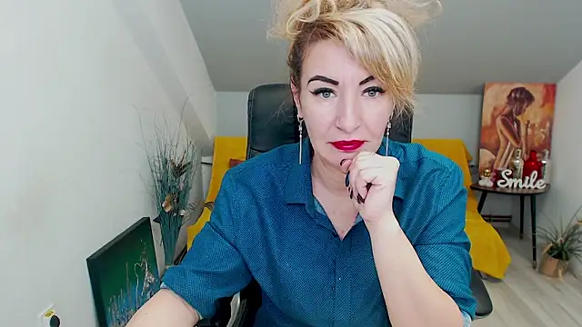 Snapshot of Cassandra_Hotty chatting on February 4, 4:26 am Cassandra Hotty online show from February 4, 4:26 am