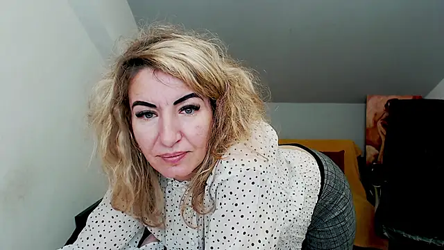 Snapshot of Cassandra_Hotty chatting on February 24, 3:23 am Cassandra Hotty online show from February 24, 3:23 am