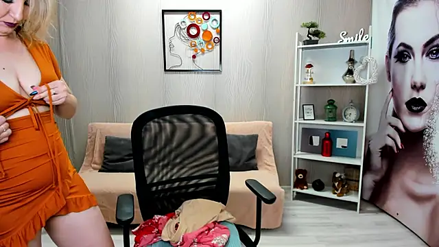 Snapshot of Cassandra_Hotty chatting on March 6, 4:41 am Cassandra Hotty online show from March 6, 4:41 am