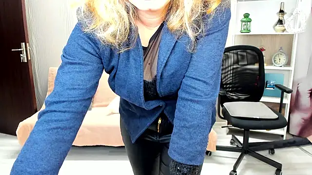 Snapshot of Cassandra_Hotty chatting on March 13, 3:54 am Cassandra Hotty online show from March 13, 3:54 am
