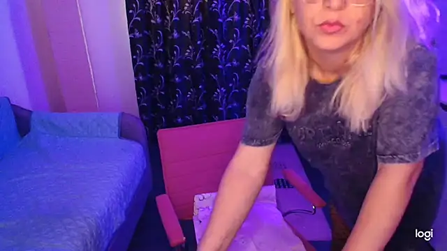 freyyamore1 online show from July 8, 4:50 am