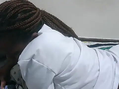 prettybeee online show from March 20, 2:16 am