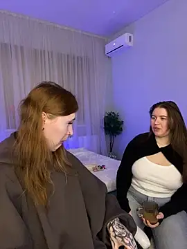  Chlo  e online show from September 28, 6:02 pm