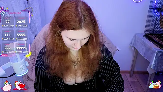  Chlo  e online show from December 3, 1:42 pm