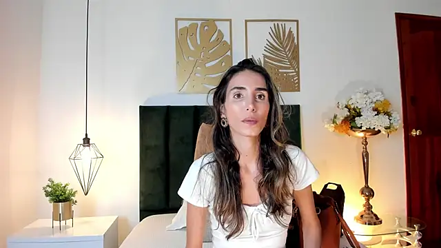 Nina Cavaali online show from December 10, 6:06 pm