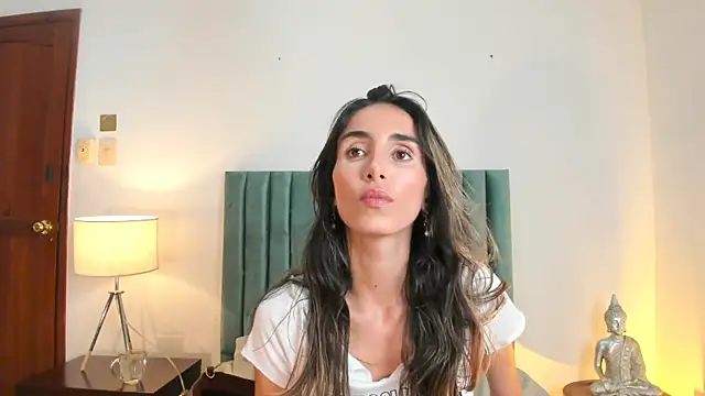 Nina Cavaali online show from December 11, 6:20 pm