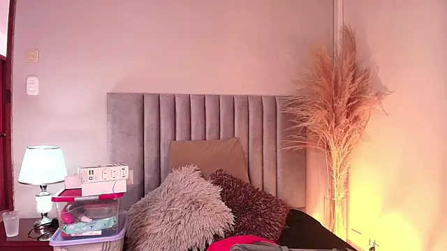 Nina Cavaali online show from September 19, 6:19 pm