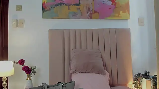 Nina Cavaali online show from October 7, 11:51 am