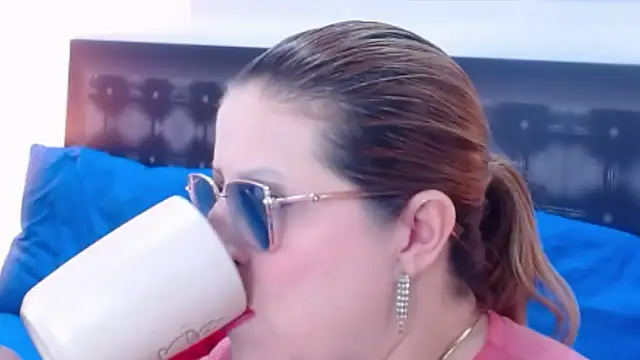 sandra 20 online show from November 16, 10:10 am