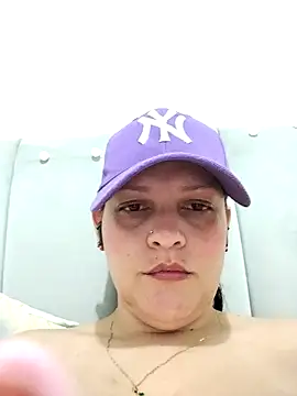 Snapshot of Mia_Hampton chatting on April 11, 10:03 pm Mia Hampton online show from April 11, 10:03 pm