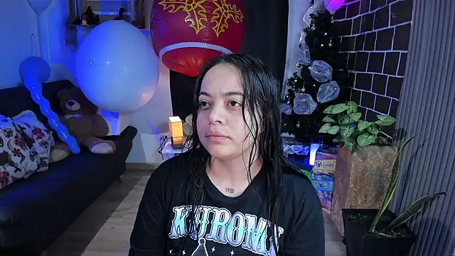 Cuttiealice online show from December 17, 12:43 pm