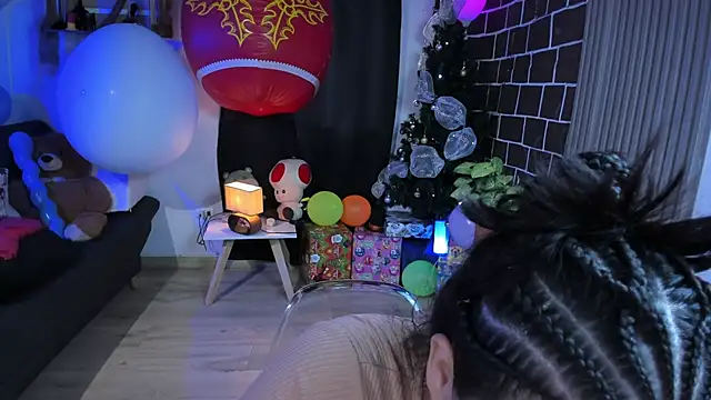 Cuttiealice online show from December 19, 10:00 pm