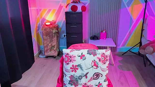 Cuttiealice online show from October 10, 12:48 pm