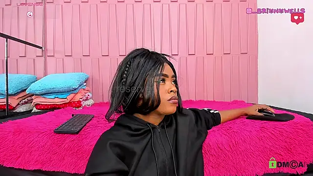Briana Wells  online show from December 2, 1:13 pm