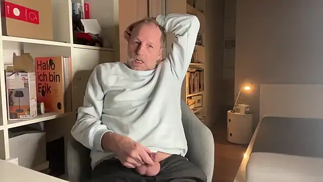 Snapshot of drefman chatting on February 14, 8:16 pm drefman online show from February 14, 8:16 pm