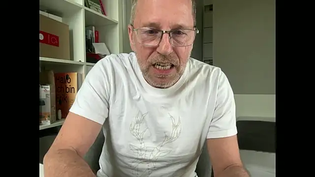 Snapshot of drefman chatting on February 21, 3:02 pm drefman online show from February 21, 3:02 pm