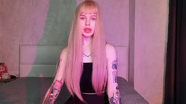 LisaDenvinn online show from September 20, 4:02 am