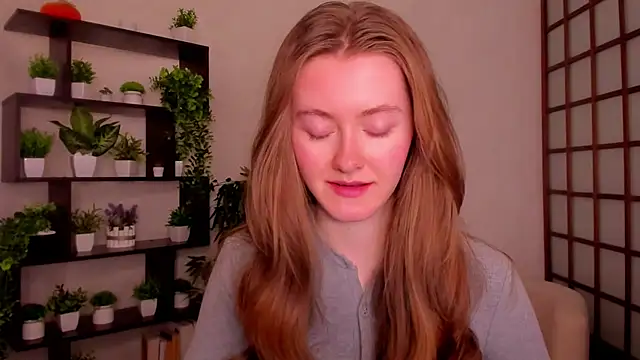 Snapshot of KateCuddle chatting on October 7, 2:31 am KateCuddle online show from October 7, 2:31 am