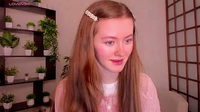 Snapshot of KateCuddle chatting on November 19, 2:22 am KateCuddle online show from November 19, 2:22 am