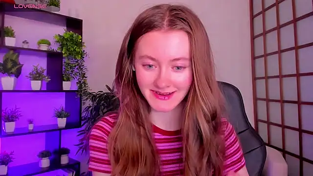 Snapshot of KateCuddle chatting on November 25, 2:33 am KateCuddle online show from November 25, 2:33 am