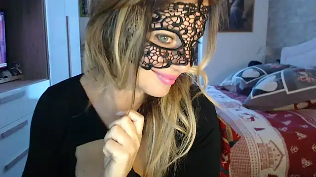 Snapshot of lulu_italy chatting on November 4, 7:51 am lulu italy online show from November 4, 7:51 am