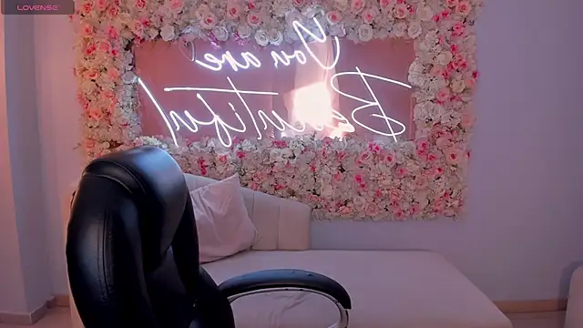 Snapshot of KendraClarkX chatting on April 2, 2:42 am KendraClarkX online show from April 2, 2:42 am