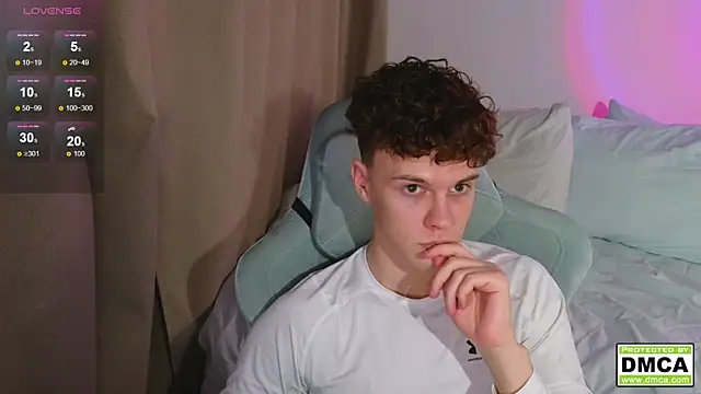 cute thomas online show from December 4, 7:44 pm