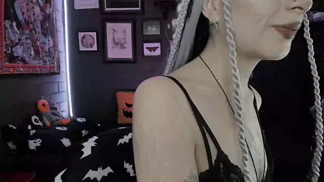 insania 9999  online show from December 15, 4:44 pm