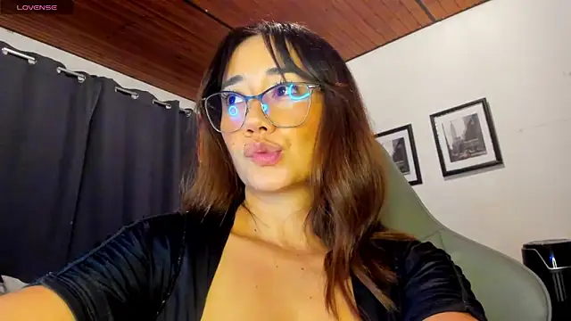 sofimendoza online show from December 22, 4:53 am