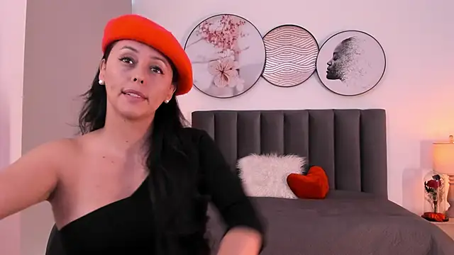 SaharaGarcia   online show from October 20, 7:36 pm