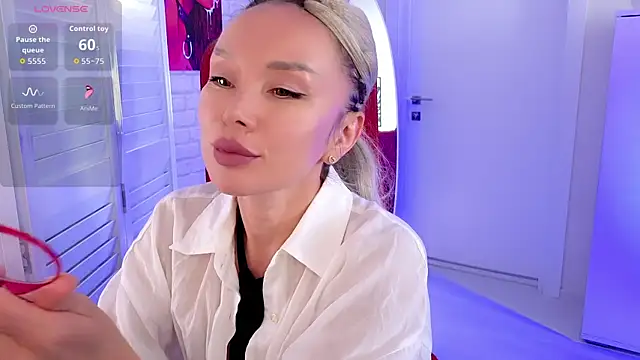 WhiteBunny online show from April 15, 7:37 am