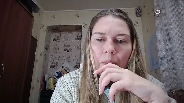 Snapshot of dream_alexa chatting on February 15, 2:30 am dream alexa online show from February 15, 2:30 am