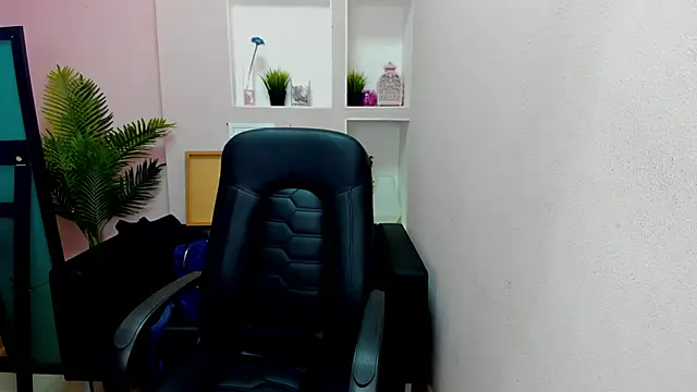 Snapshot of Persephoni chatting on September 22, 6:43 pm Persephoni online show from September 22, 6:43 pm