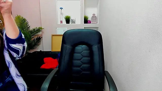 Snapshot of Persephoni chatting on September 27, 5:23 am Persephoni online show from September 27, 5:23 am