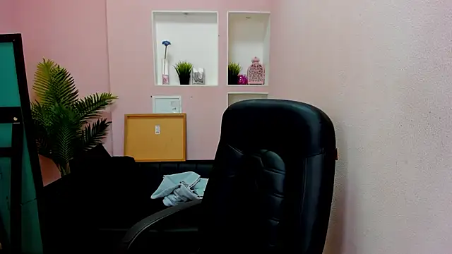 Snapshot of Persephoni chatting on September 29, 4:01 pm Persephoni online show from September 29, 4:01 pm