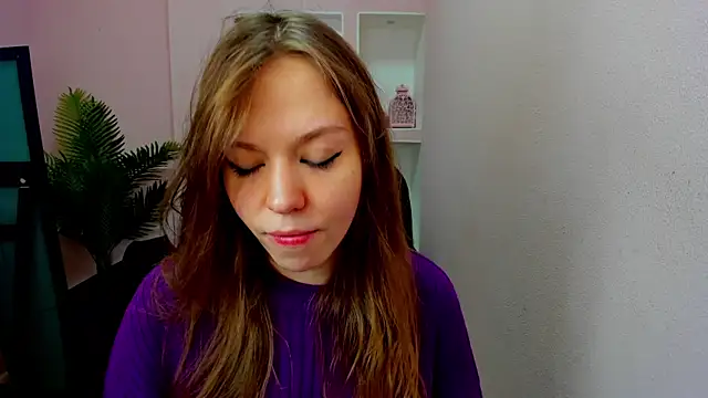 Snapshot of Persephoni chatting on October 5, 10:57 am Persephoni online show from October 5, 10:57 am