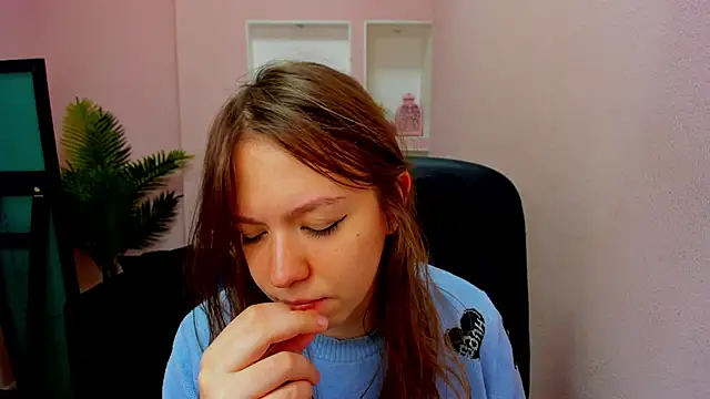 Snapshot of Persephoni chatting on October 12, 10:36 am Persephoni online show from October 12, 10:36 am