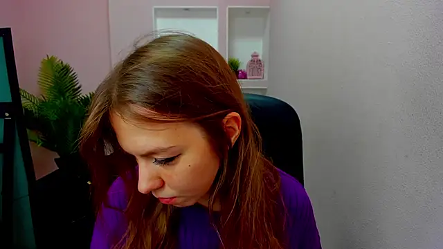 Snapshot of Persephoni chatting on October 23, 10:36 am Persephoni online show from October 23, 10:36 am