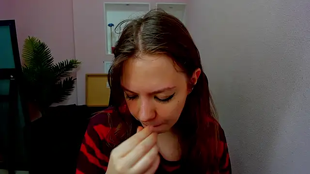 Snapshot of Persephoni chatting on November 7, 8:31 pm Persephoni online show from November 7, 8:31 pm