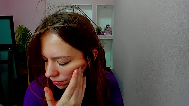 Snapshot of Persephoni chatting on November 11, 8:42 pm Persephoni online show from November 11, 8:42 pm