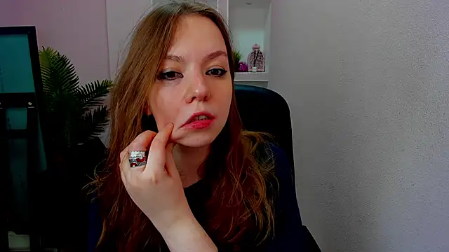 Snapshot of Persephoni chatting on November 13, 10:36 am Persephoni online show from November 13, 10:36 am