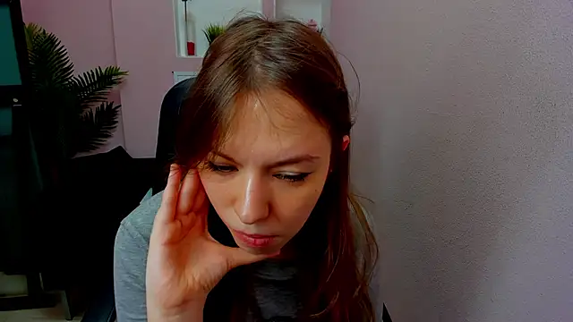 Snapshot of Persephoni chatting on November 27, 8:44 pm Persephoni online show from November 27, 8:44 pm